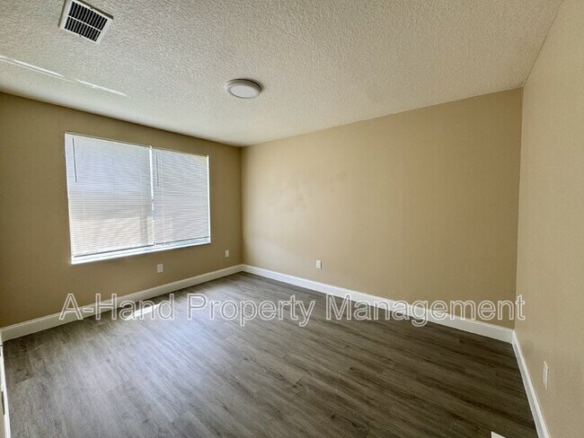 Building Photo - 522 Australian Way