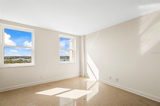 Building Photo - 10355 Paradise Blvd