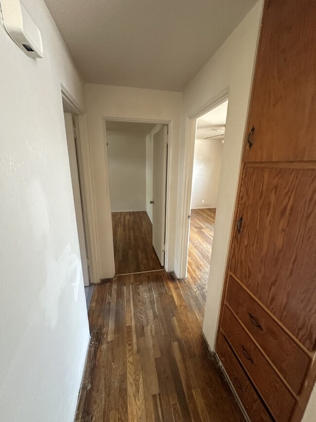 Building Photo - "Charming 2-Bedroom Oasis in Boise's Heart...