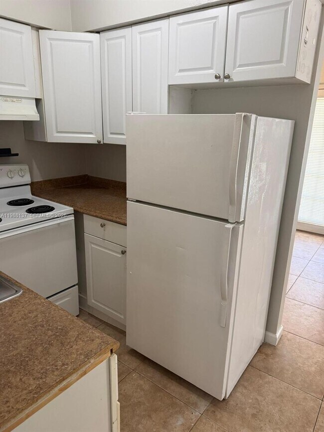 Building Photo - 3031 NE 21st Terrace