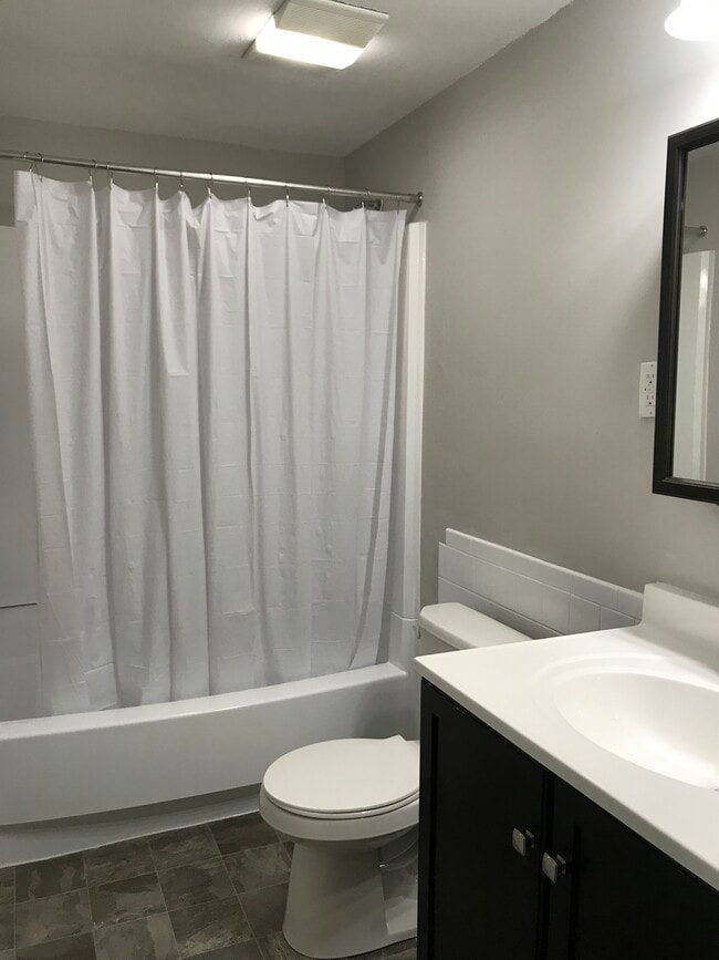 Building Photo - Greentree Condominiums