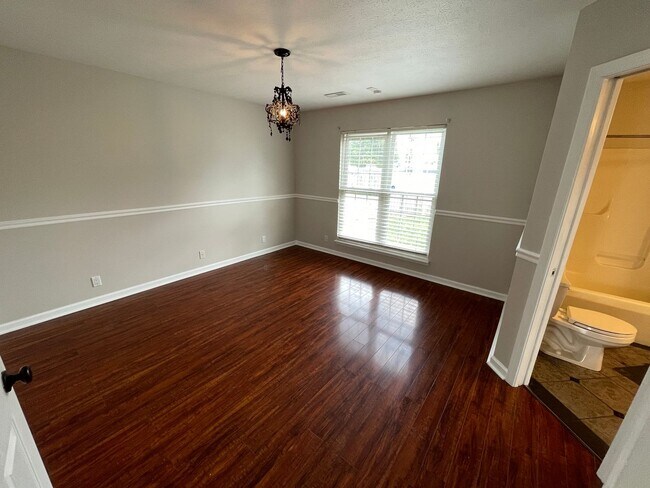 Building Photo - Welcome Home Rent Ready!