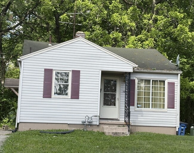 Primary Photo - 2 Bedroom Home in Dayton