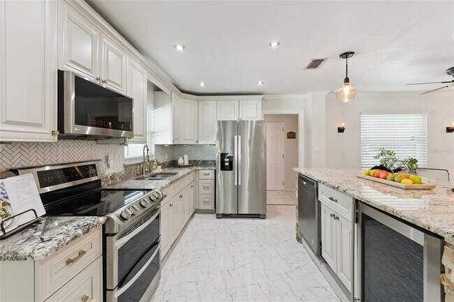 Building Photo - 622 Beverly Ave