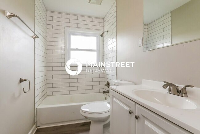 Building Photo - 3 Bedroom Pet-Friendly Home in LOUISVILLE,...