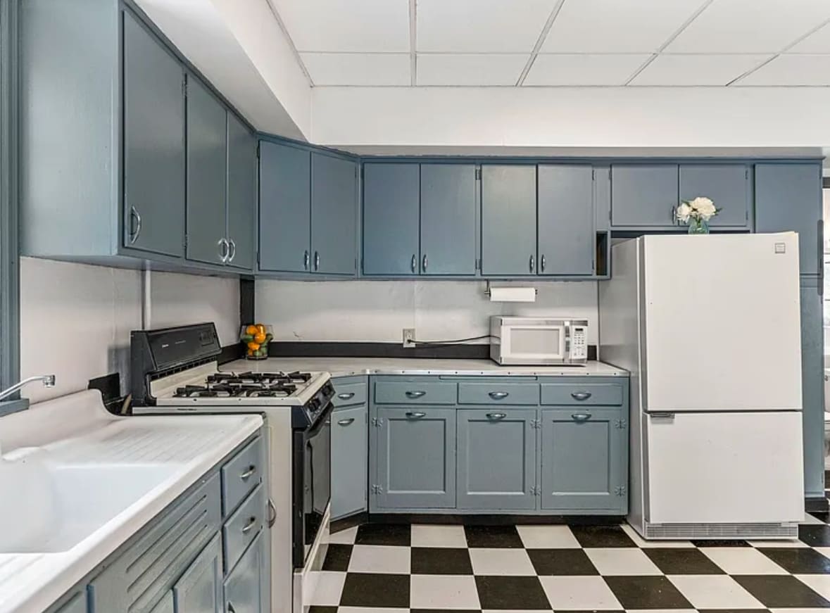 Building Photo - 2628 Quincy St NE