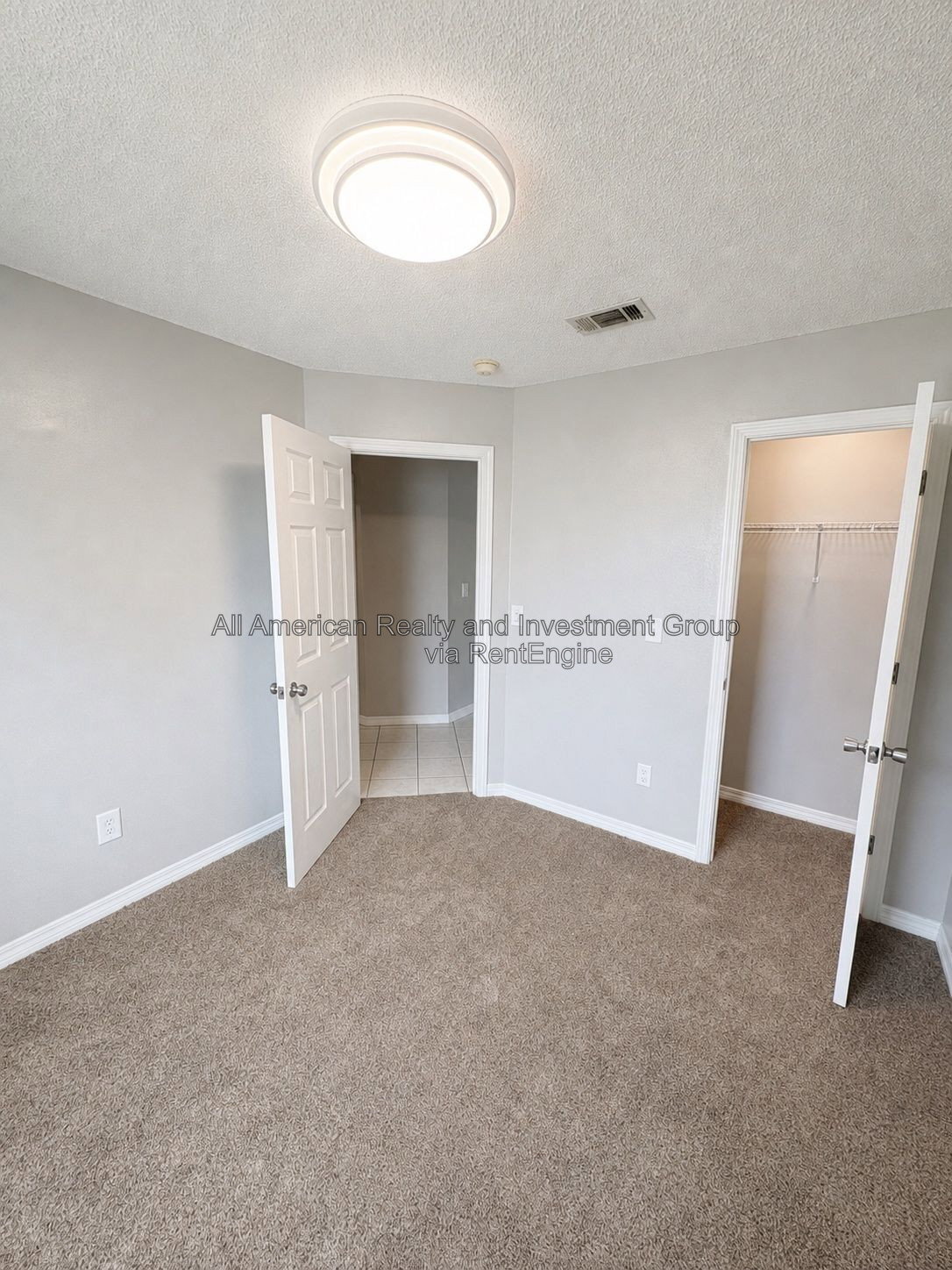 Building Photo - 216 Lustan Dr