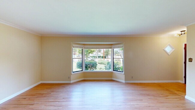 Building Photo - Large and Newly Remodeled Home Available i...