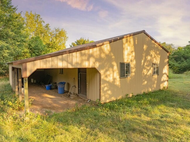 Building Photo - 8430 N Oaklawn Dr