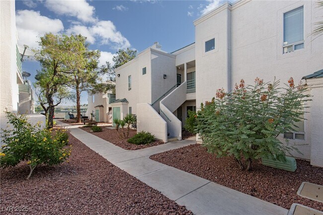 Building Photo - 7100 W Pirates Cove Rd