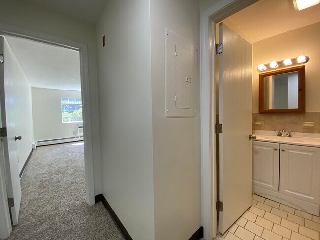 Building Photo - 379 Huse Rd