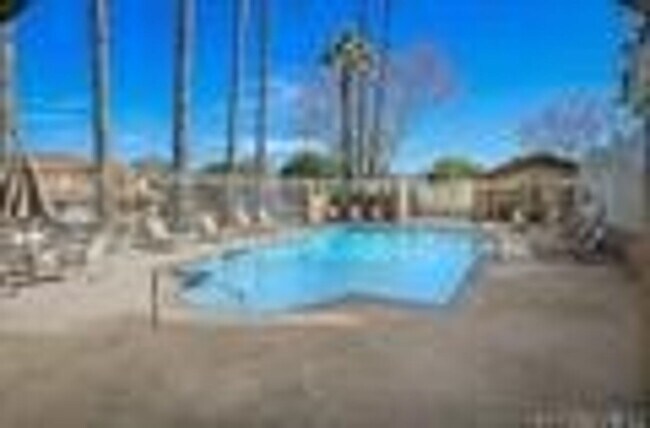 Building Photo - Terrific updated 2Br/2Ba condo in Bernardo Heights - Lomas Bernardo Complex