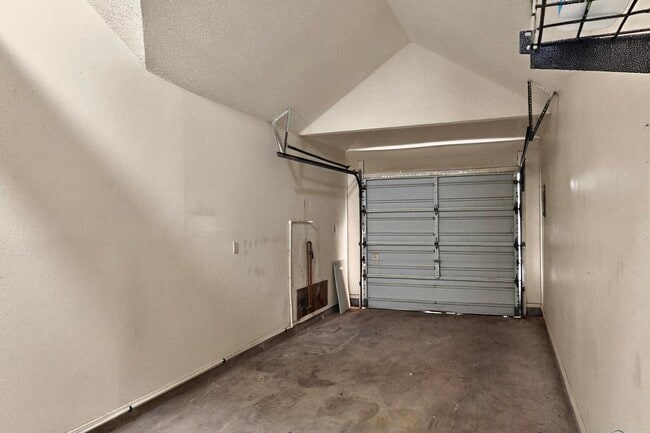 Building Photo - 11029 Rockdale St