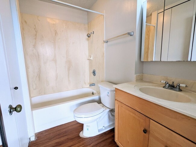 Building Photo - Partly Furnished 1-Bedroom 1-Bath with 1 p...