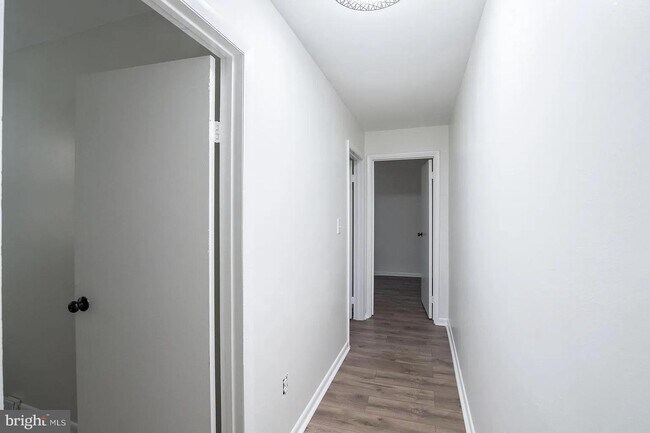 Building Photo - 1902 S 5th St