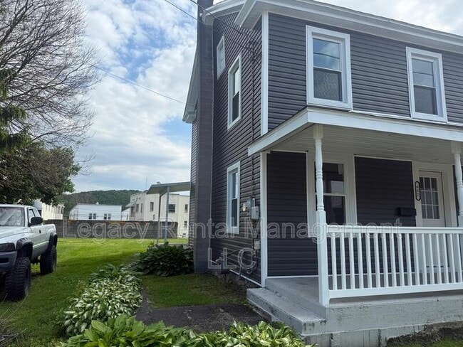 Building Photo - 652 Old Berwick Rd