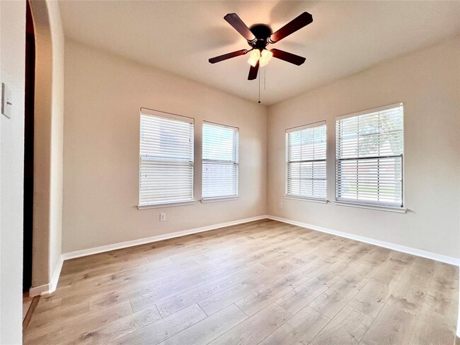 Building Photo - 835 E Tide Bay Cir