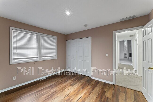 Building Photo - 3206 W 79th St