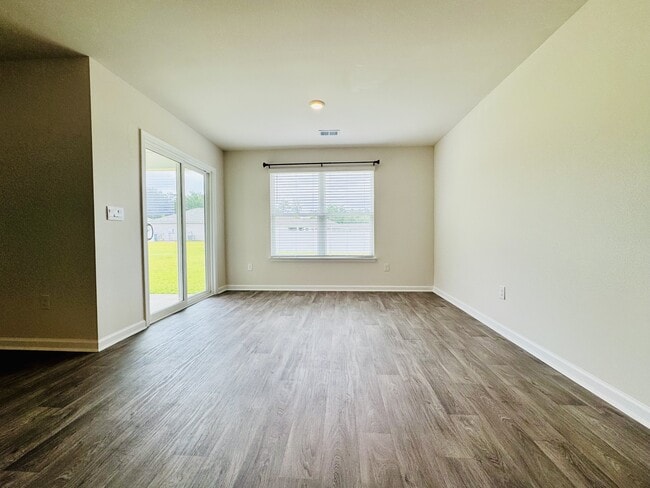 Building Photo - 505 Strawberry Fld Wy