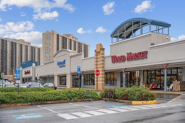 Building Photo - 5300 Columbia Pike