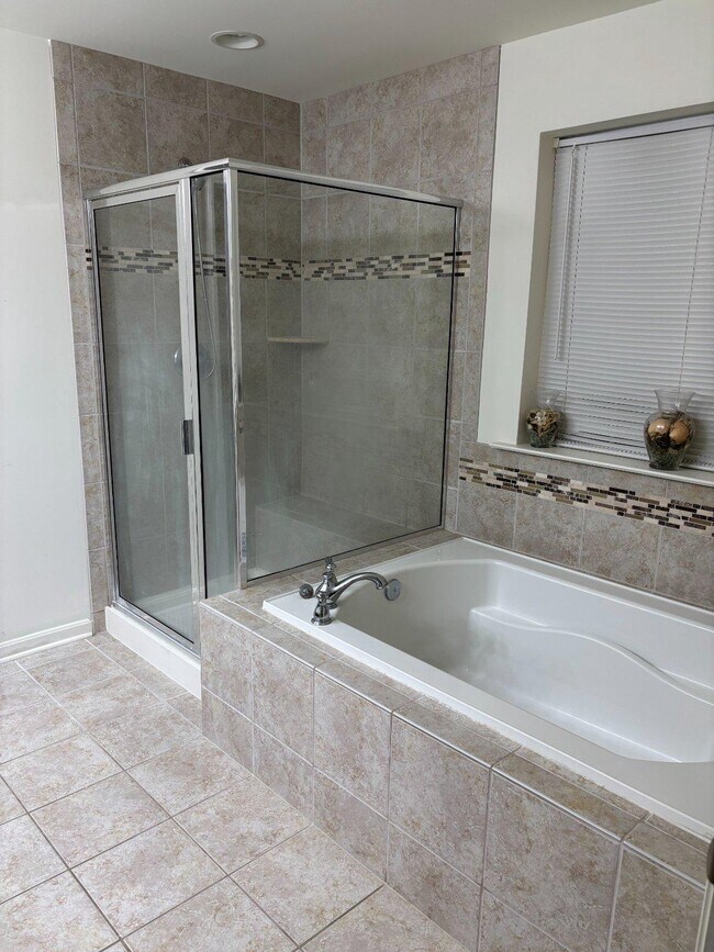 Building Photo - 9820 Leighland Ct