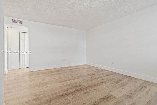 Building Photo - 1801 S Treasure Dr