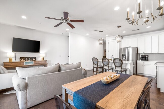 Building Photo - 4923 E County Hwy 30A