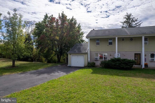 Building Photo - 1558 Specht Pl