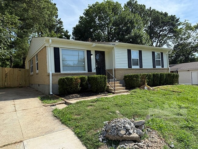 Building Photo - 2076 Willow Wood Ave