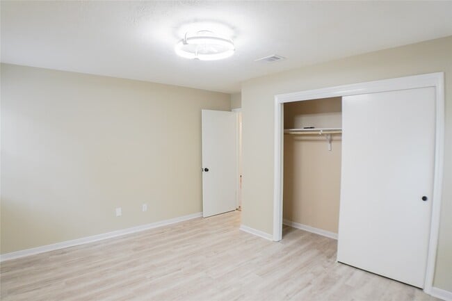 Building Photo - 2401 Sycamore Ave