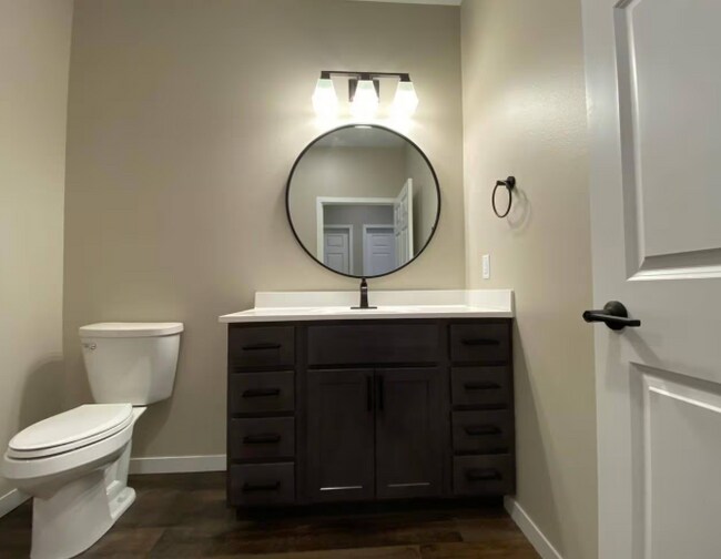 Building Photo - 608 Pine St