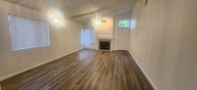 Building Photo - Wonderful 3 Bedroom 2 Bathroom Home in Elk...