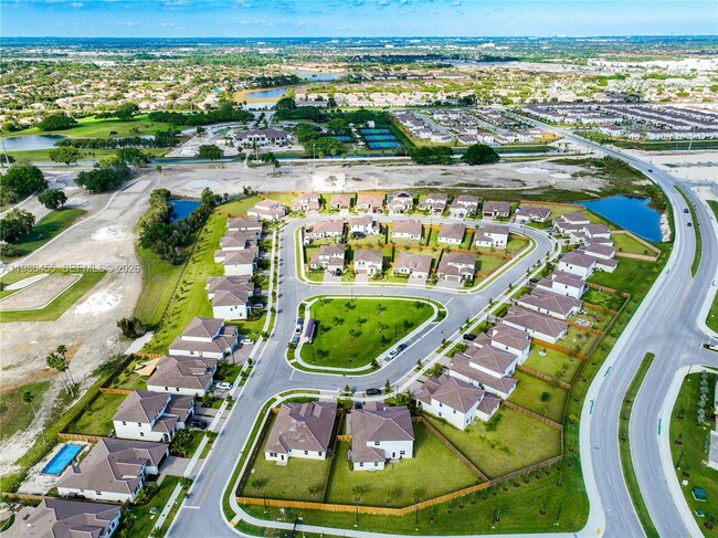 Building Photo - 2333 SE 28th St