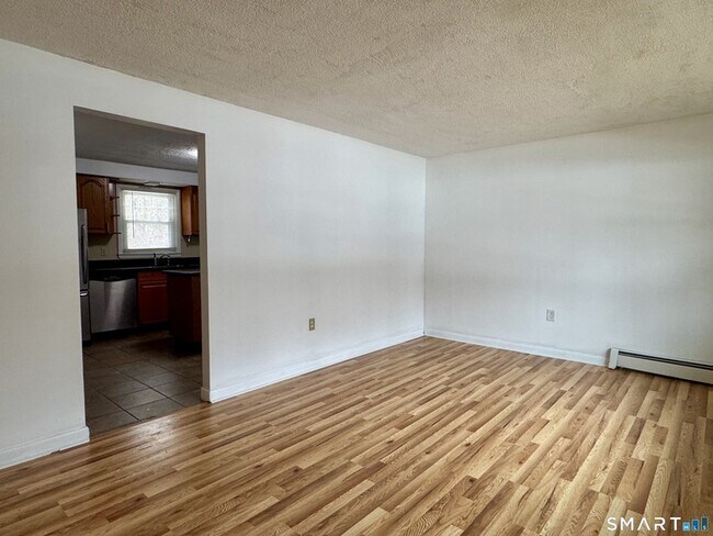 Building Photo - 12 Nutmeg Dr