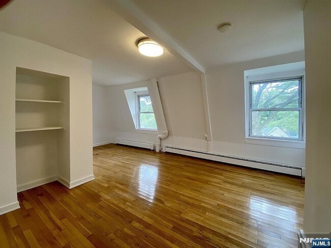 Building Photo - 59 Forest St