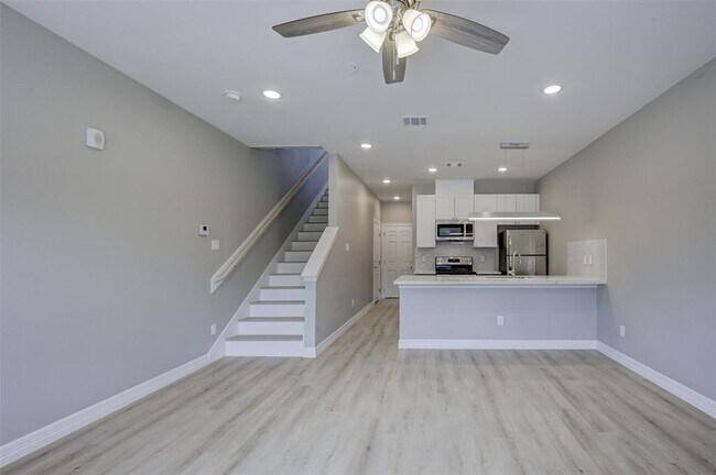 Building Photo - 5262 Ella Blvd