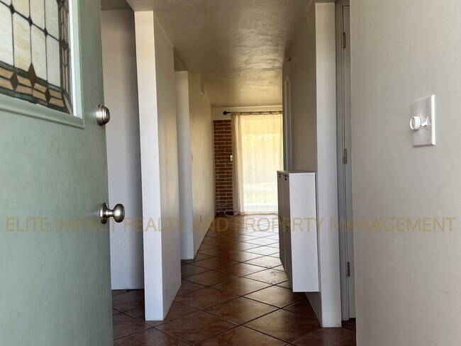 Building Photo - 6624 E Nelson Dr