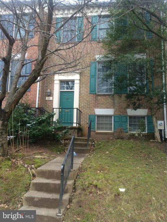 Building Photo - 28 Tenby Ct