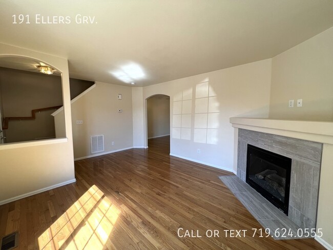 Building Photo - Beautiful Two-Story Condo For Rent