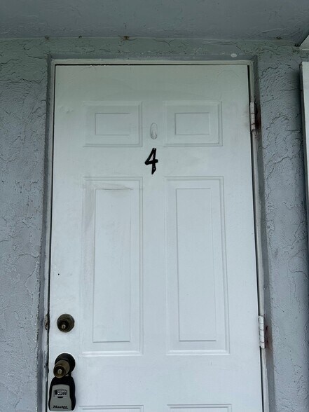 Building Photo - 17 Detroit St