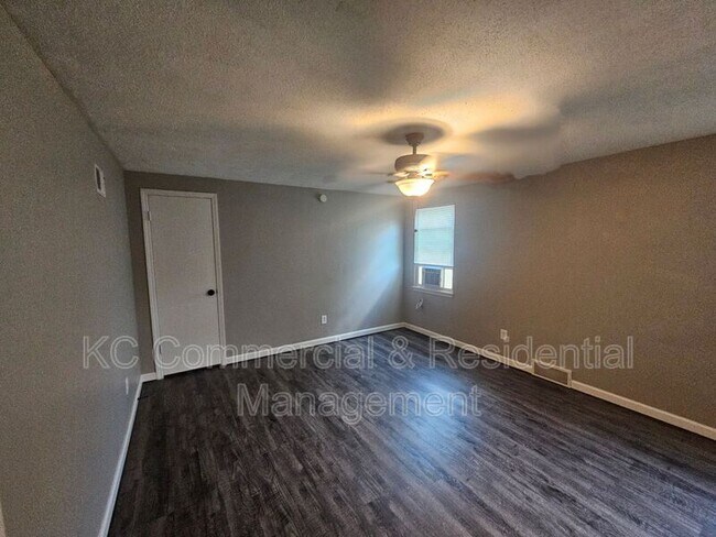 Building Photo - 10013 N Harrison Dr