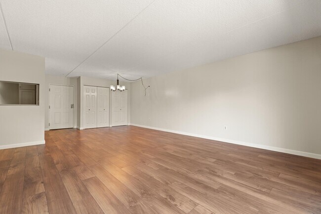 Building Photo - 289 Elm St