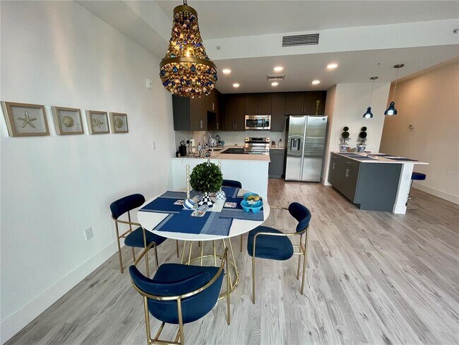 Building Photo - 1709 N Tamiami Trl