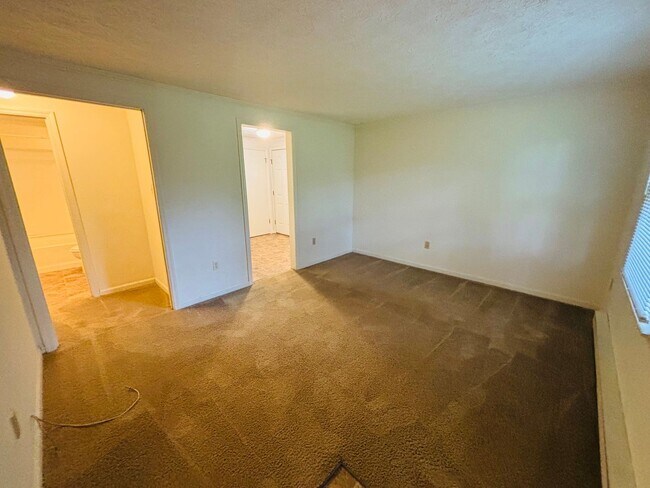 Building Photo - 2913 Walls Branch Rd