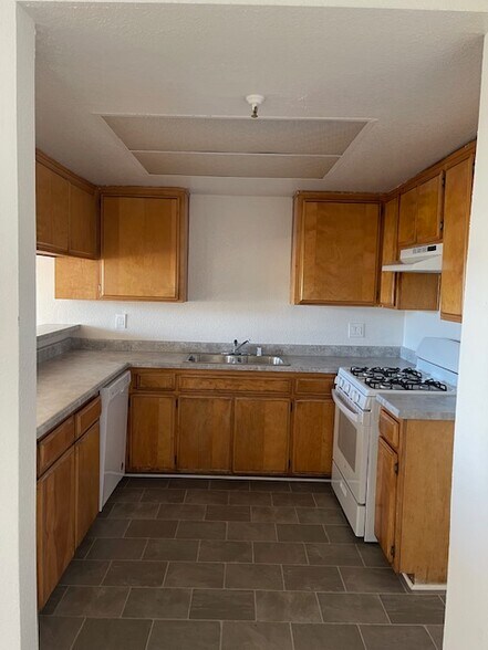 Building Photo - 14020 Yukon Ave