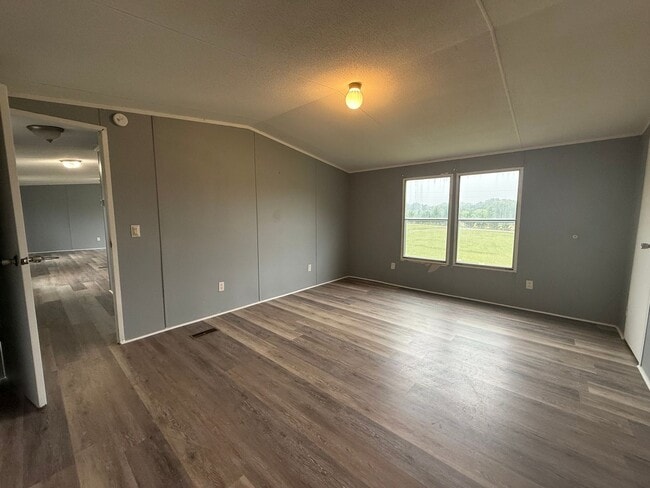 Building Photo - 3 Bedroom 2 Bathroom Mobile Home Located in Greeneville, TN