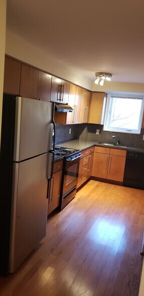 Building Photo - 223 N Dotger Ave