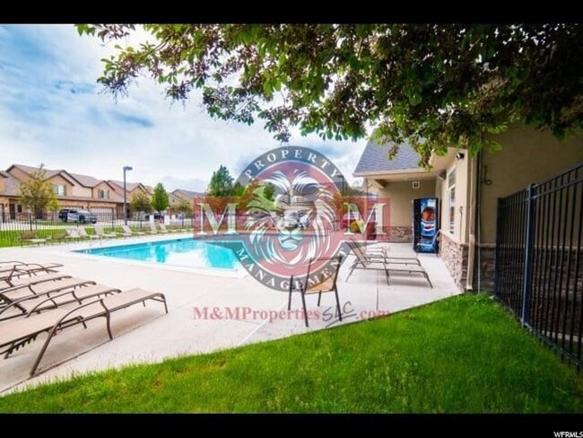 Building Photo - 3 Bd 2.5 Bath Condo 2 Car Garage
