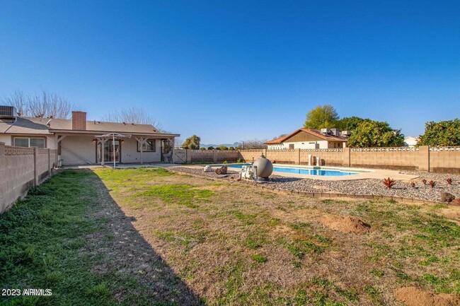 Building Photo - 527 N 161st Ave