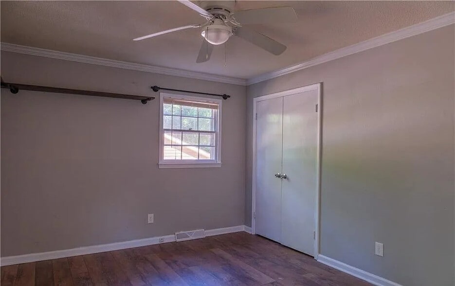 Building Photo - Room in House on Westfield St